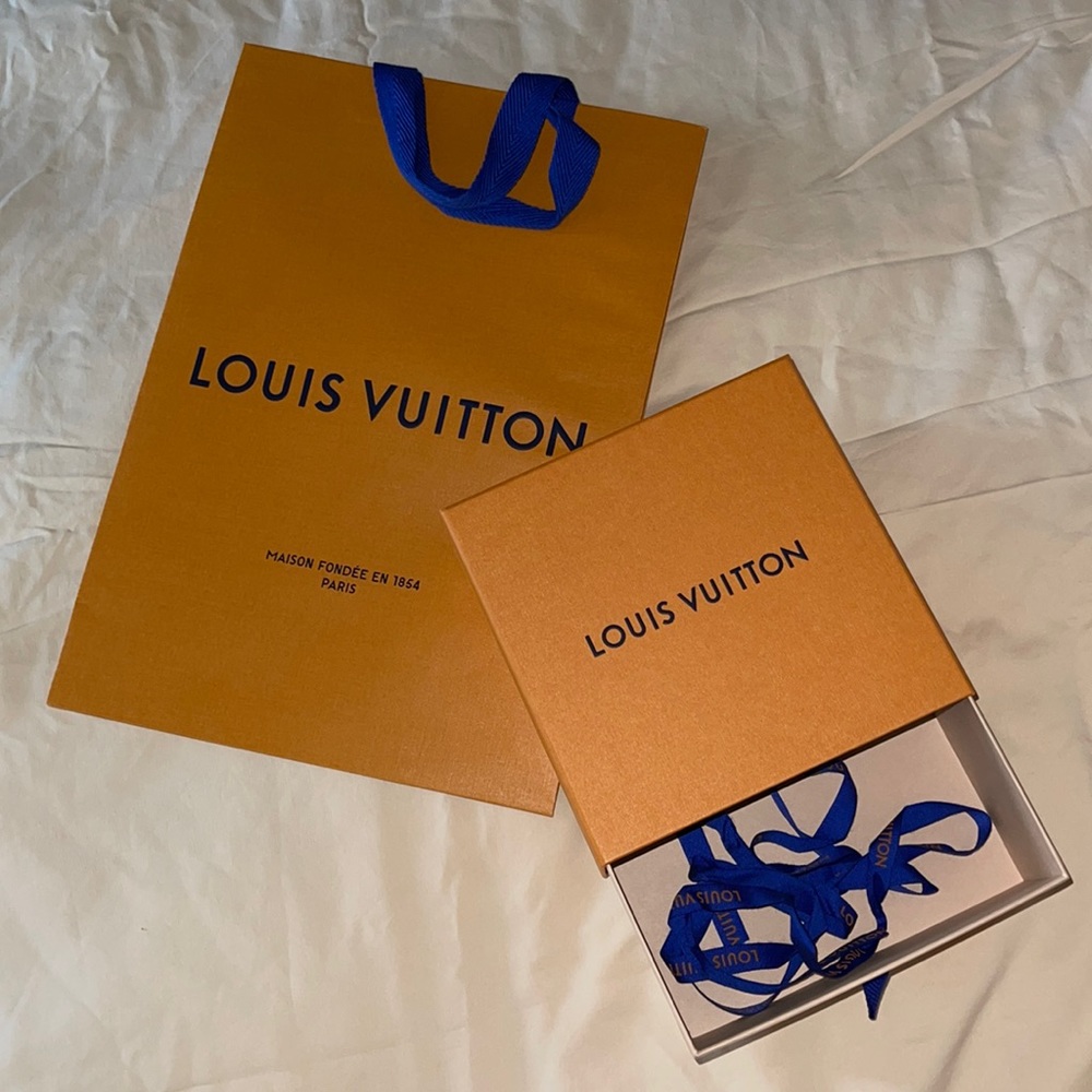 Louis Vuitton empty box NEW small size with paper bag and ribbon.